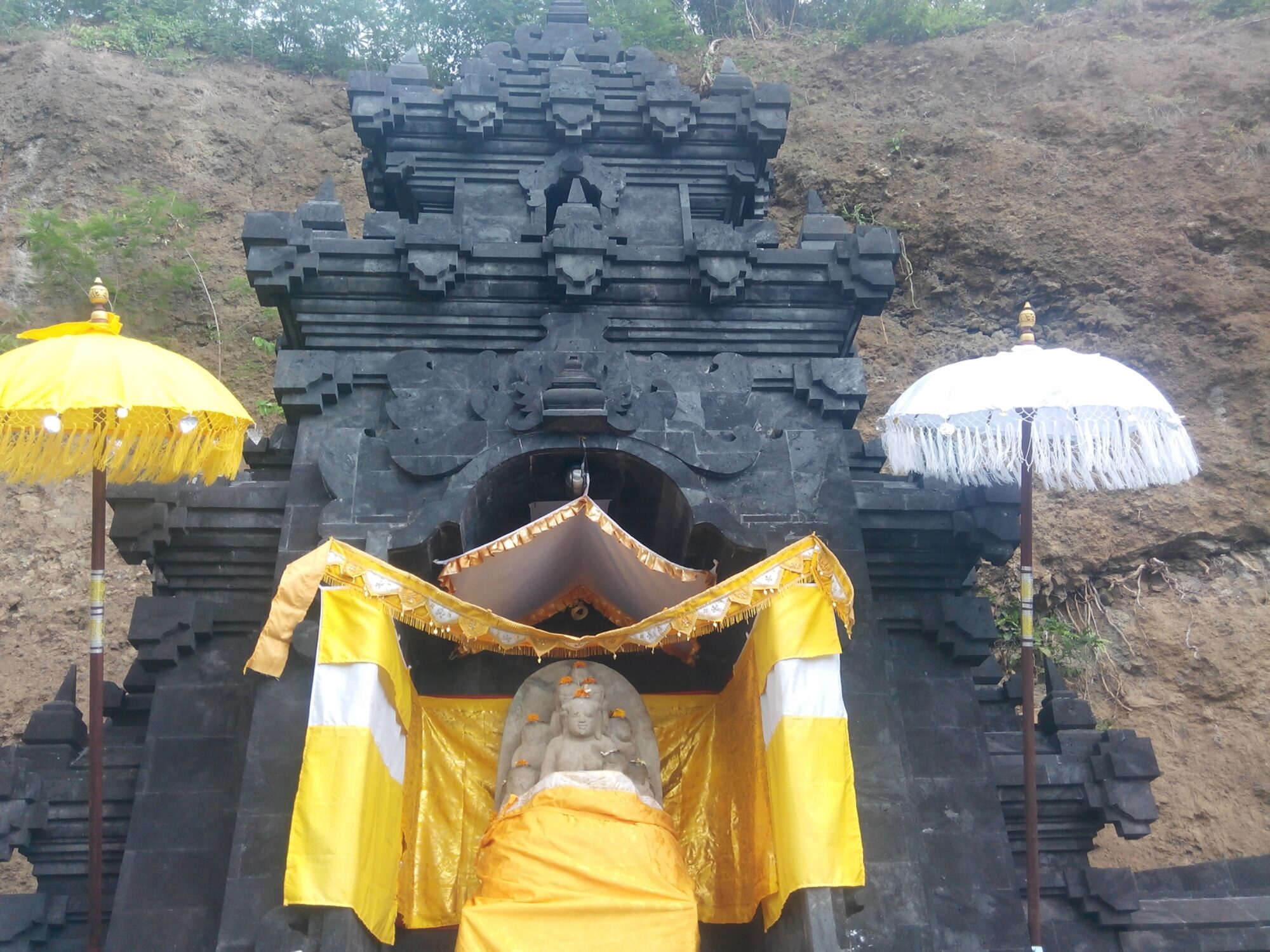 IMG_20160223_140623.jpg A Candidasa temple