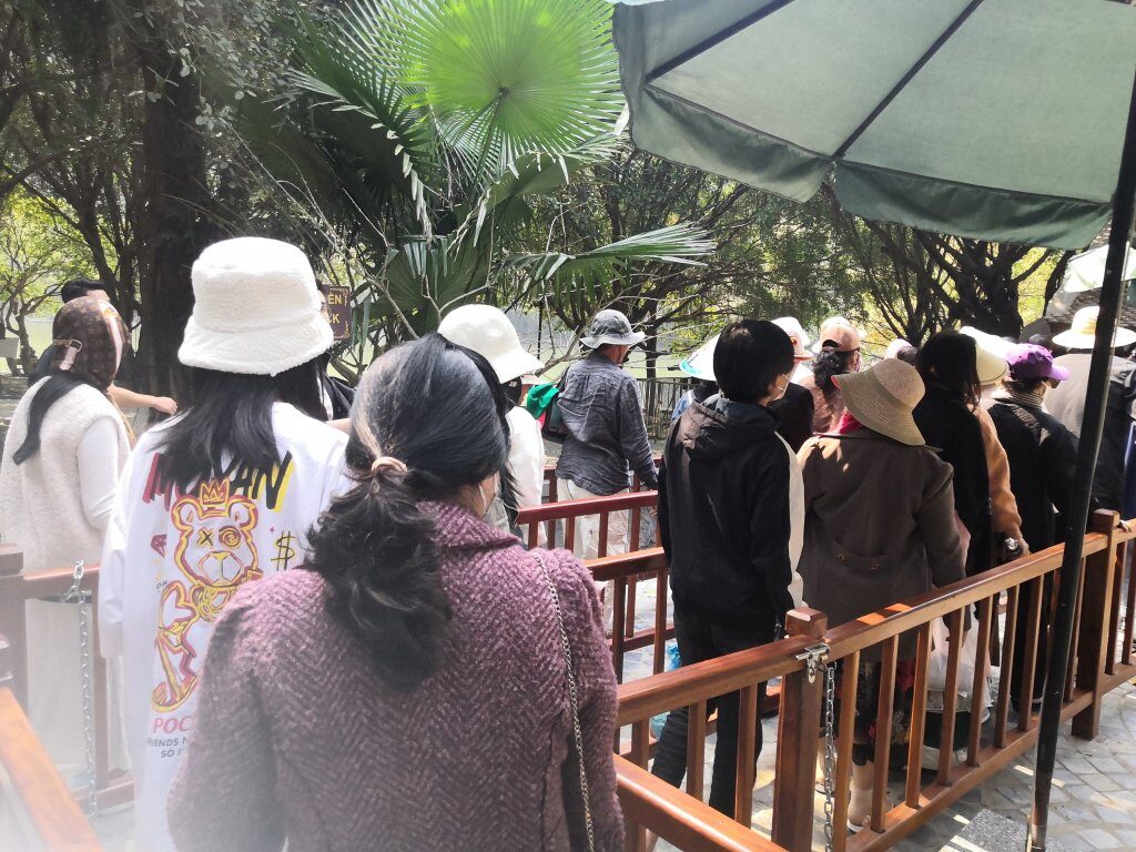 Trang An boat trip queue