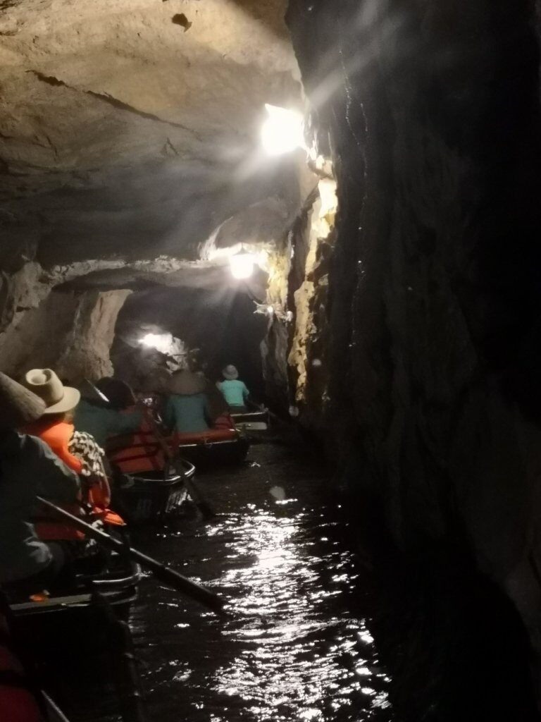 Trang An boat trip Hang Vang Cave