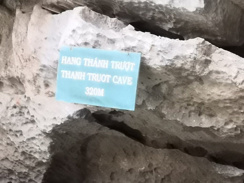 Trang An boat trip Thanh Truot cave
