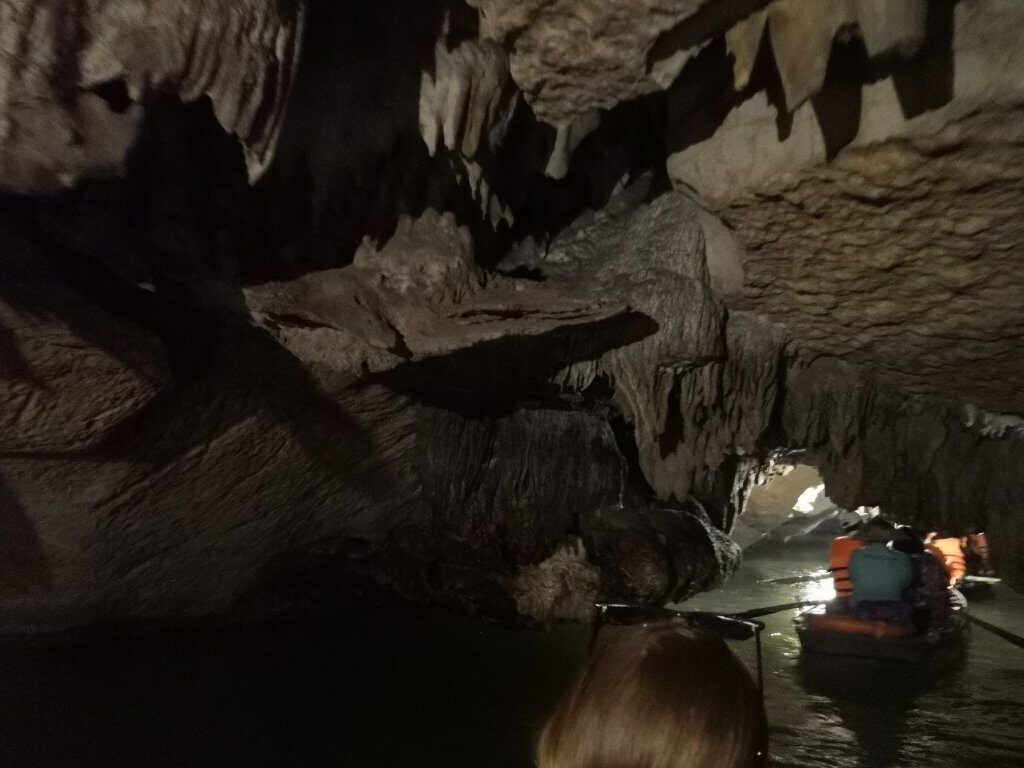 Trang An boat trip Thanh Truot cave