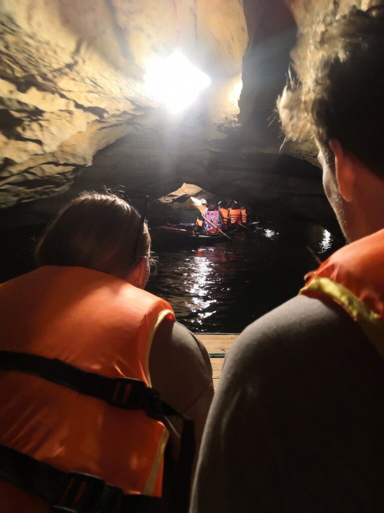 Trang An boat trip Thanh Truot cave
