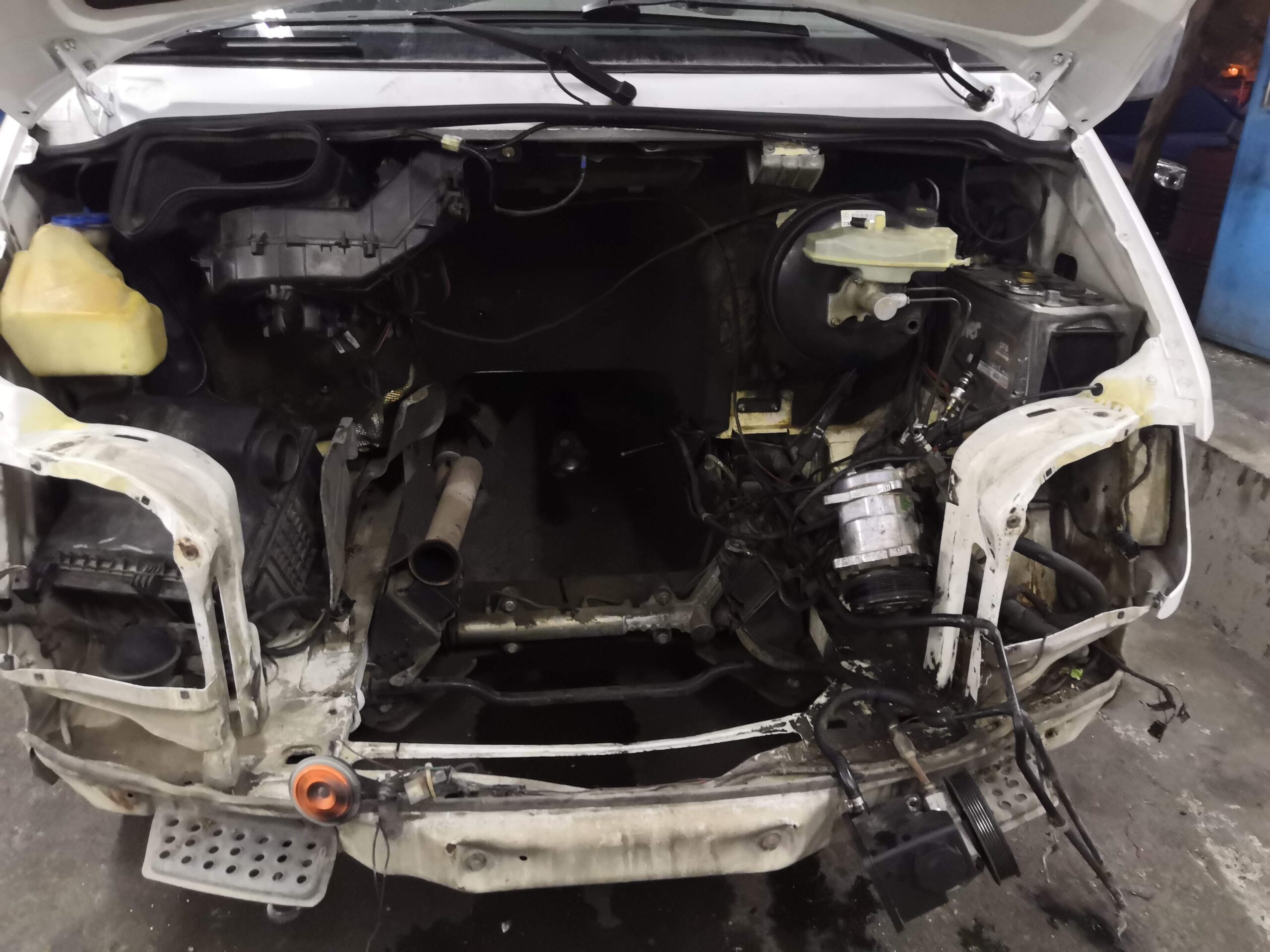 Mercedes Sprinter engine removed